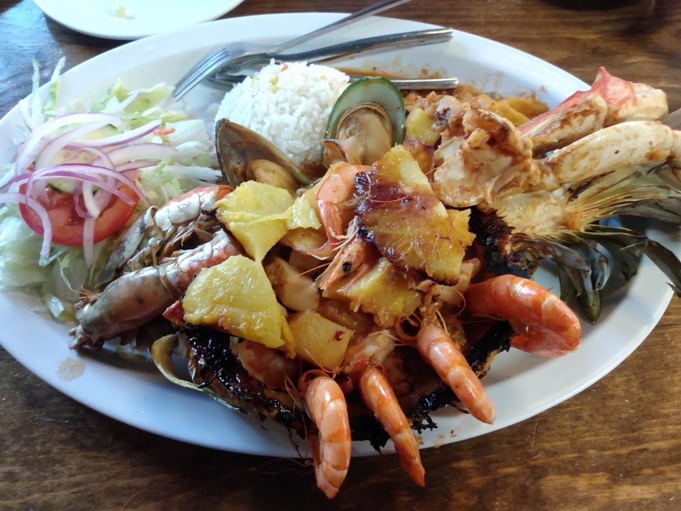 Fresh mariscos served for lunch or dinner.